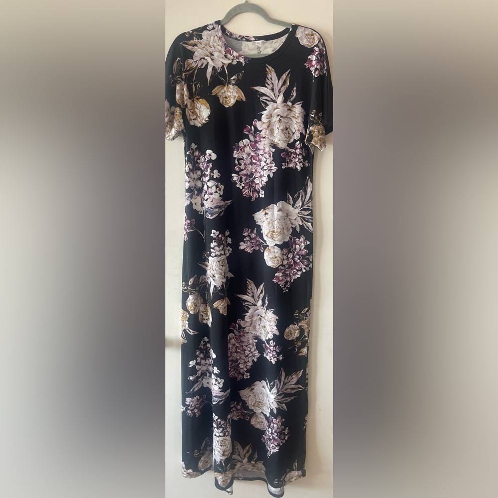 Short sleeve maxi dress.